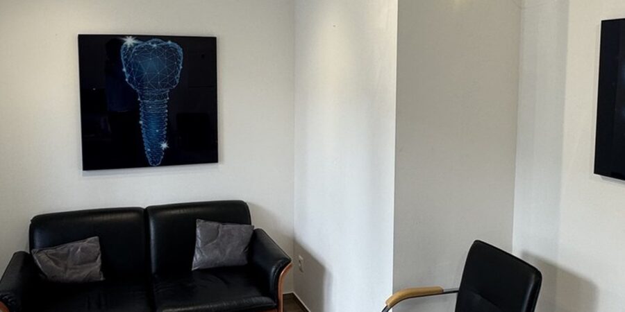 Wartezimmer der Zahnarztpraxis Daniel Malek in Bonn-Venusberg